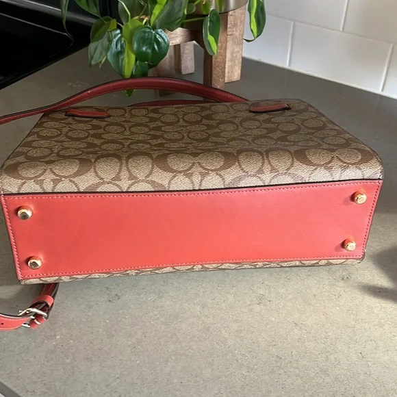 Coach Lane Carryall - Picture 9 of 15